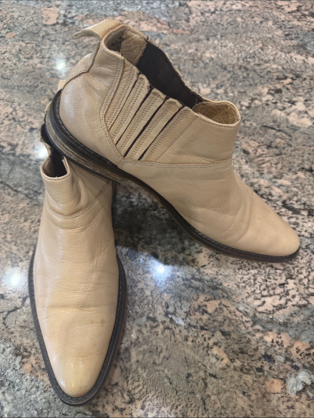 Men's Tan Leather Chukka Boots — Sleek Slip-On Ankle Style